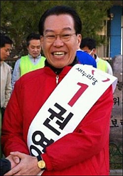 박근혜 새누리당 대선후보 캠프의 권영세 종합상황실장이 무소속 안철수 후보의 ‘여론조사기관 돈살포 의혹’을 제기했다가 12일 고소‧고발당할 입장에 처했다. ⓒ 권영세 의원실