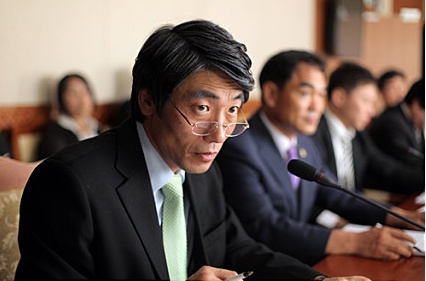 세월이 흘러 김종태는 '빨갱이' 누명을 벗고 장관이 됐지만 독재시절 고문의 트라우마는 아직 사라지지 않았다. ⓒ남영동1985