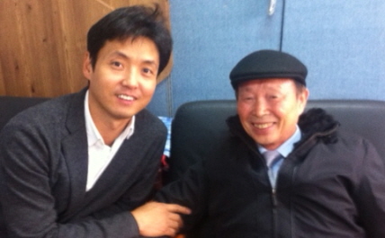 홍익문고 박세진 대표와 청하출판사 이상용 회장 ⓒgo발뉴스