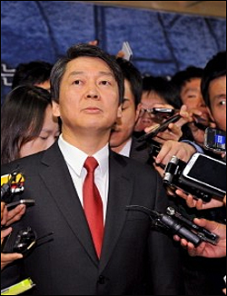 중립적인 모습을 보였던 노종면 전 YTN 노조위원장과 진중권 동양대 교수가 23일 무소속 안철수 후보를 질타하고 나섰다. ⓒ 안철수 후보 캠프