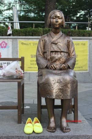 주일대사관 앞 소녀상