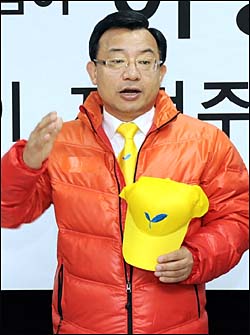 새누리당 박근혜 대선후보 캠프의 이정현 공보단장이 1일 ‘투표권 보장운동은 불법’이라고 주장했다(자료사진). ⓒ 이정현 단장 홈페이지