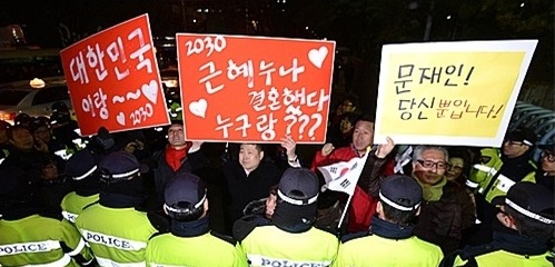 4일 대선후보 토론회가 열린 MBC 앞. KBS는 당초 15분 간 응원전 중계를 준비했으나 새누리당의 불참 소식이 알려지자 즉각 취소했다. ⓒ KBS 새노조 블로그