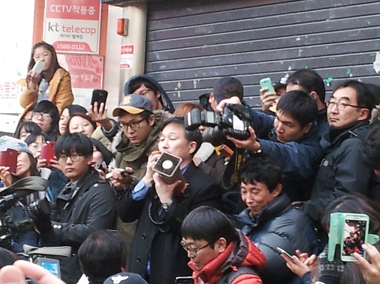 표창원 전 교수가 광주시민들에게 감사인사를 하고 있다. ⓒ go발뉴스