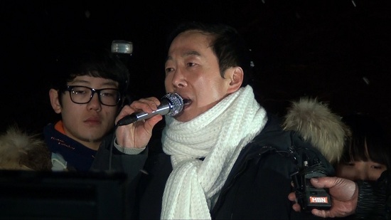 참석자들에게 연설 중인 정봉주 전 의원 ⓒ go발뉴스