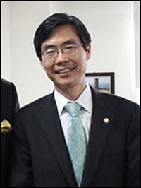 ‘문재인 저격수’ 조경태 민주통합당 의원이 26일 ‘문재인 지키기’를 자처하고 나섰다. ⓒ 조경태 의원실