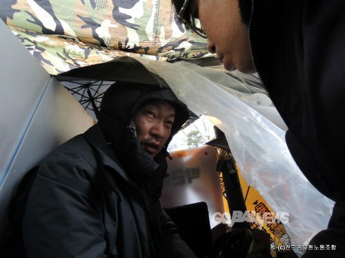 21일로 단식 7일째를 맞이한 김중남 전국공무원노동조합 위원장의 모습. ©전국공무원노동조합