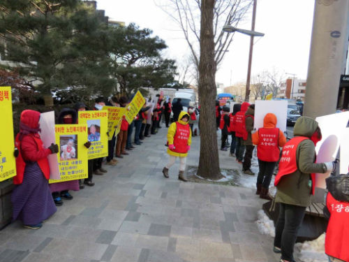 2월 7일 보건복지부 앞에서 '유예기간 철폐'를 촉구하는 한단협 ©한단협