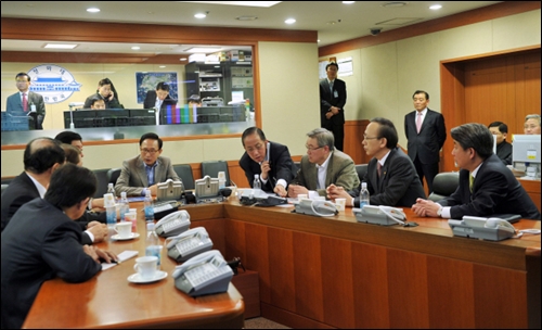 지난 2010년 천안함 사태 당시 열린 안보관계장관회의 ⓒ 청와대