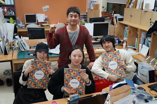 '희움 더 클래식'이 위안부 피해 할머니들의 문제를 알리기 위해 '데코레이션 북'을 제작해 3월 1일부터 판매를 시작했다. ⓒ '희움 더클래식' 제공