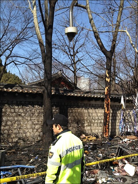 대한문 앞 쌍용차 농성장과 CCTV. ⓒ 미디어몽구 트위터