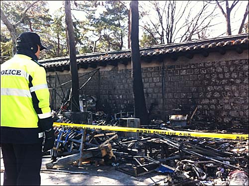 대한문 앞 쌍용차 농성장과 CCTV. ⓒ 미디어몽구 트위터