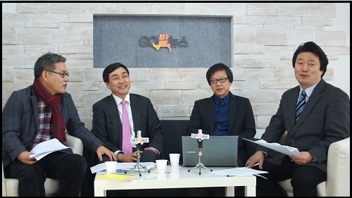 13일 저녁 오후 8시 신촌 이한열스튜디오에서 한‧미 FTA 발효 1주년을 맞아 지난 1년을 점검해 보는 작은 토론회가 열렸다. 이날 자리에는 (왼쪽부터)서해성 교수, 민주통합당 이종걸 의원, 한신대 이해영 교수, 이상호 기자가 함께 했다. ⓒ 'go발뉴스'