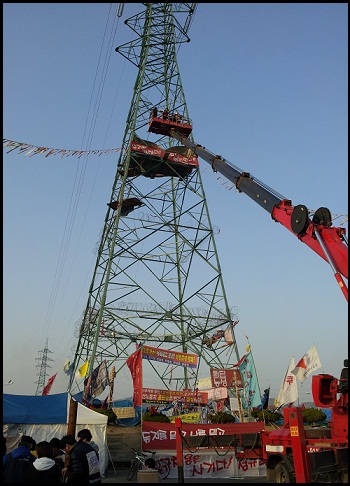 24일 현재, 현대차 사내하청 해고자들이 목숨을 걸고 송전탑에 올라 회사의 ‘불법파견 인정’과 ‘모든 비정규직 근로자의 정규직화’ 등을 외친 지 159일이 됐다. ⓒ 현대자동차 비정규직지회