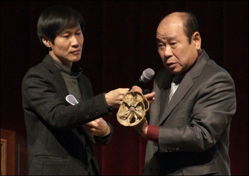 고 장준하 선생 유해 정밀감식 결과를 발표한느 이정빈 서울대 명예교수 ⓒ go발뉴스