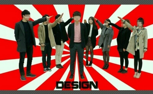 일부 대학생들이 일본 전범기를 배경으로 나치식 경례를 해 물의를 빚고 있다.