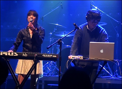 '이야기해주세요' 공연에 참여한 전기흐른 ⓒ go발뉴스