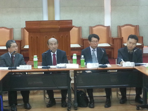 한반도 평화를 위한 긴급 토론회가 열리고 있다. 왼쪽부터 이재정 전 통일부 장관, 노정선 교수, 서보혁 교수, 임을출 교수. ⓒ'go발뉴스'