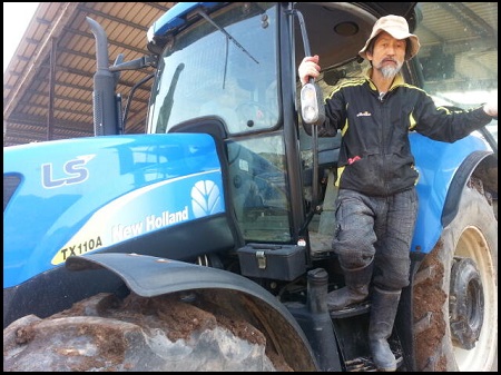 "농부 강달프_100마력 트렉터로 매실에 줄 거름 운반 작업 착수"  ⓒ 이상호 기자 트위터