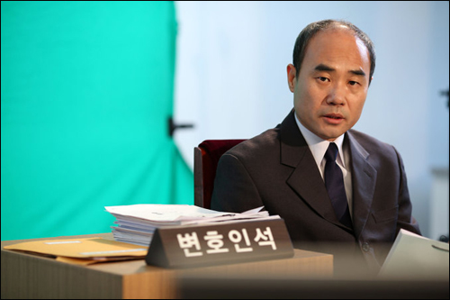변호사 역할을 연기한 배우 강신일씨는 영화 전체의 내레이션을 맡았다. ⓒ 천안함 프로젝트