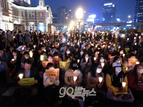국정원을 규탄하고 20·30대의 정치참여를 독려하는 20대 여성들의 촛불집회ⓒgo발뉴스