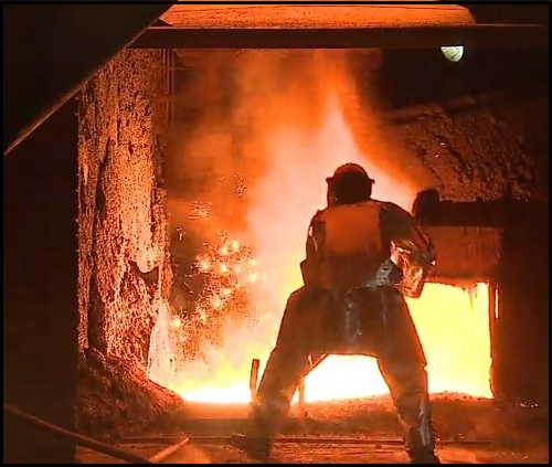 충남 당진 현대제철에서 전로(용광로) 보수공사를 벌이던 하청업체 직원 5명이 가스 누출에 따른 산소 부족으로 숨진 사고와 관련, 현대제철과 한국내화 측이 사고발생 4시간이 넘어서야 노동청에 보고한 것으로 확인됐다. ⓒ KBS 뉴스 화면 캡처