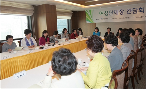 지난 13일 열린 여성단체 대표자 간담회에서 발언중인 조윤선 여성가족부 장관 ⓒ 여성가족부