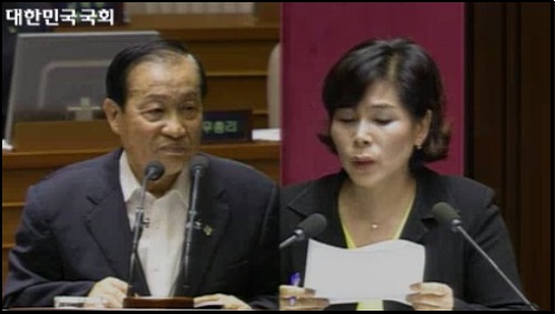 최민희 민주당 의원이 13일, 교육·사회·문화 분야 국회 대정부질문에서 종편4사가 자사의 이익을 위해 정부 등을 상대로 공동로비를 도모할 목적으로 “‘비밀TF’를 가동하고 있다”고 밝히고는 ‘종편특혜담합 비밀 TF’의 2차에 걸친 회의 내용을 집중 공개했다. ⓒ 국회영상회의록 영상 캡처