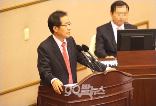 홍준표 경남도지사가 보건복지부의 재의요구, 국회의 국정조사 증인출석, 주민투표 요구를 모두 거부해 '독불장군'식 '막장정치'라는 비판을 받고 있다. (자료사진) ⓒ 'go발뉴스'