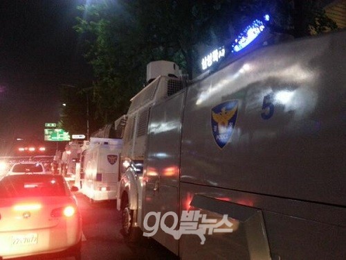 경찰 차벽 뒤 물대포 행렬 ⓒ 'go발뉴스'