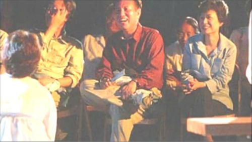 '환생경제' 연극 동영상 캡처 ⓒ유투브(ID:ili********)