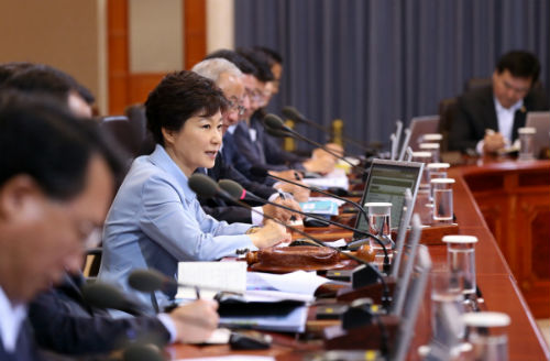 6일 34회 국무회의에 참석한 박근혜 대통령 ⓒ'청와대'