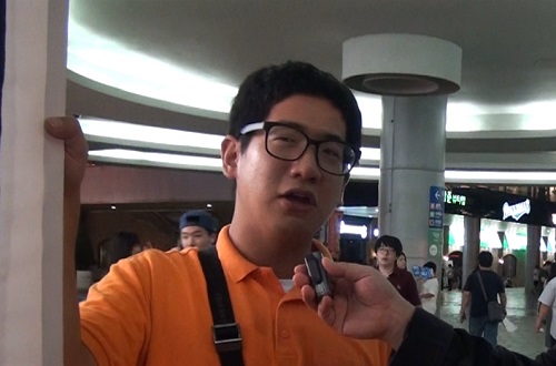 (21) ‘촛불시민’ 이동준(23․민권연대 소속)님에게 물었습니다 ⓒ ‘go발뉴스’