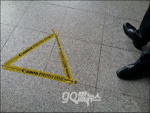 장남 전재국 씨가 대국민 사과문을 발표하기 위한 포도존 ⓒ ‘go발뉴스’