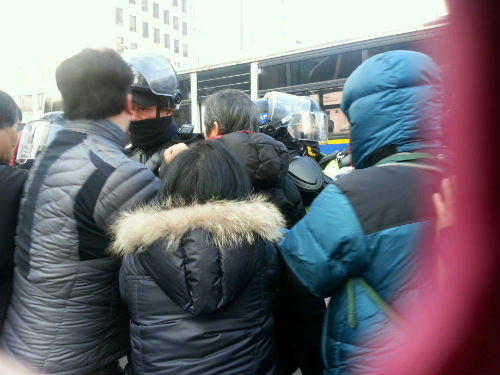 연행되는 철도노조 관계자. ⓒ'go발뉴스'