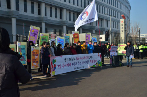 <사진설명 : 지난 22일 교육부 세종청사 앞에서 전국유치원교사들의 기자회견 장면> ⓒ'김용택의 참교육이야기'