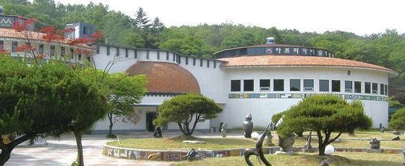 <아프리카예술박물관.홍문종 새누리당 사무총장의 소유이며 현재 그가 이사장이다.> ⓒ 오주르디 ‘사람과 세상 사이’ 블로그