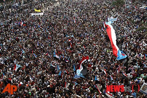 <통일된지 13년 만에 다시 분리독립 외치는 남예멘 지역 시위대> / 이미지출처 : 뉴시스, 오주르디 ‘사람과 세상 사이’ 블로그