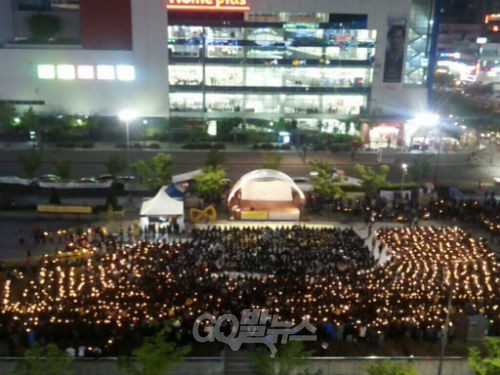 <청와대로 가 대통령 만나겠다는 유가족들. 경찰병력이 막아섰다/오마이뉴스>