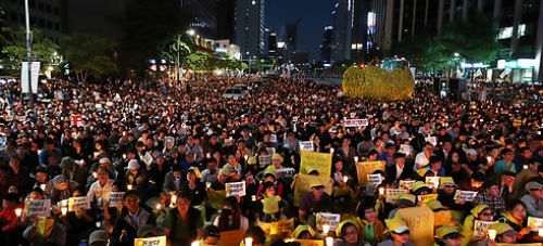 <지난 주말 세월호 참사 추모 촛불집회. 경찰은 토끼몰이식 강제연행으로 시민의 입을 막으려 했다> / 이미지출처=오주르디'사람과 세상사이'블로그