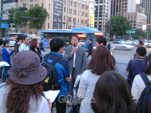 세대행동을 제안한 선대인 경제연구소장이 기자회견 취지를 설명하고 있다. ©'go발뉴스'