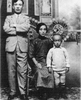 <김가진 선생 말년 모습 / 상해로 함께 망명해 독립운동을 한 그의 장남 김의한-정정화 부부.> 이미지출처 : 오주르디 '사람과 세상사이' 블로그