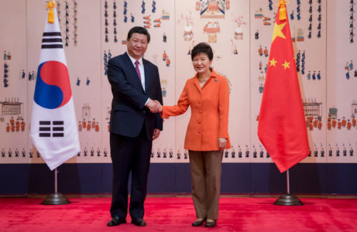 박근혜 대통령과 시진핑 중국 국가주석이 3일 오후 청와대에서 단독정상회담을 앞두고 기념촬영을 하고 있다. ⓒ '청와대'