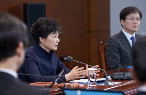 박근혜 대통령이 9일 오전 청와대에서 열린 제53회 국무회의에 참석하고 있다. ⓒ 청와대