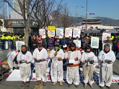 쌍용차오체투지행진단이 기자회견문을 낭독하고 있다. ©go발뉴스(강주희)