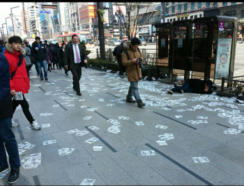 이미지출처 = 온라인 커뮤니티 뽐뿌(저는작****)