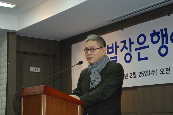 장발장은행 설립 취지를 전하는 서해성 작가 겸 장발장은행 디렉터 ⓒ 새정치민주연합 홍종학 의원실