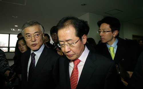 새정치민주연합 문재인 대표와 홍준표 경남도지사가 18일 오전 경남도청에서 경남지역 초등학교 무상급식에 대한 회동을 가졌다.©박훈규 기자