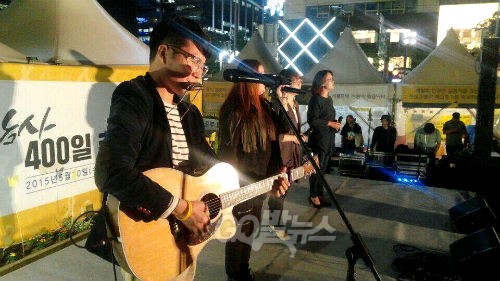 민중가요 노래패 '우리나라'가 무대에 올랐다. ©go발뉴스(강주희)