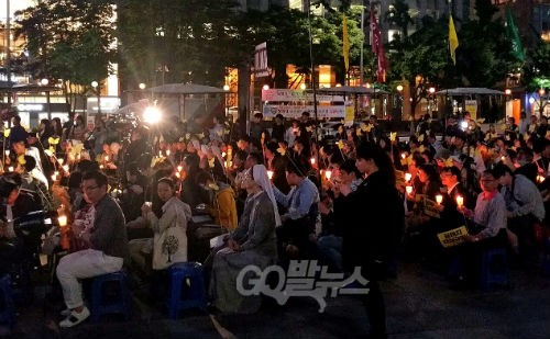 20일 오후 서울 광화문 세월호 광장에는 세월호 참사 400일 추모 문화제가 열렸다. 세월호 유가족과 시민 300여 명이 이날 문화제에 참석했다. ©go발뉴스(강주희)